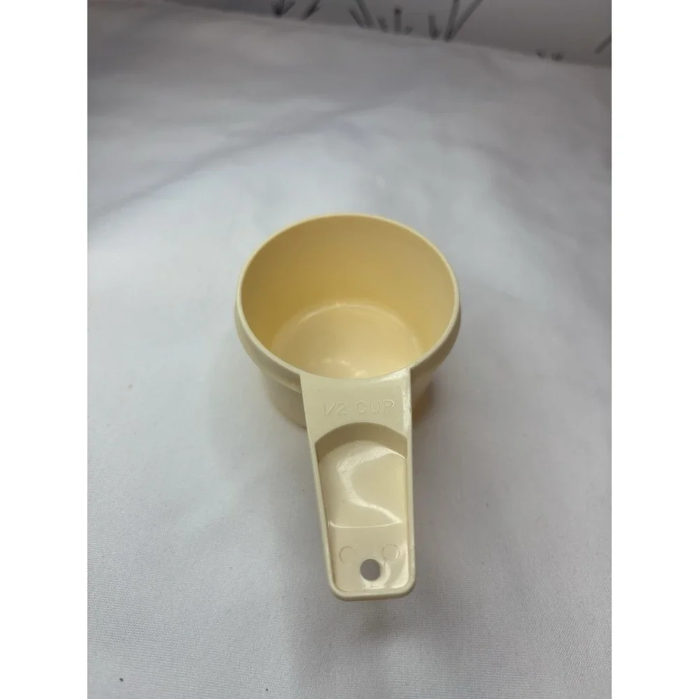 VTG Tupperware Measuring Cup Set 3pc Beige Green Plastic 1/2 & 1/3 Cup w/ Scoop